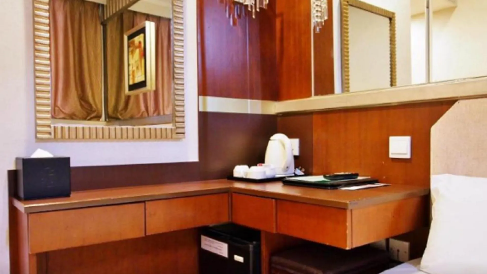 Oriental Lander Hotel Hong Kong
