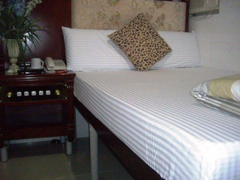 Oriental Lander Hotel Hong Kong 3*,