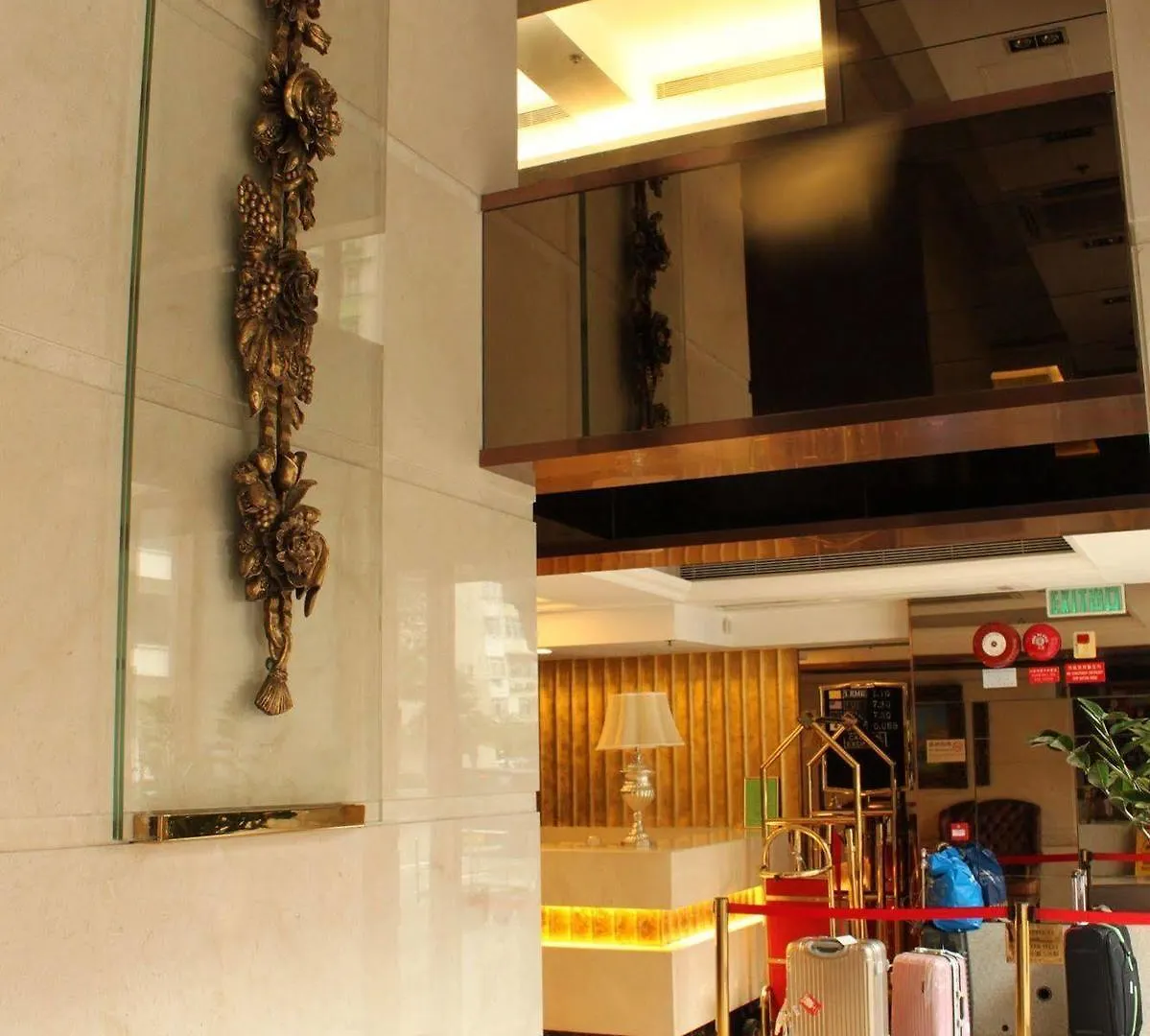 ***  Oriental Lander Hotel Hong Kong Çin